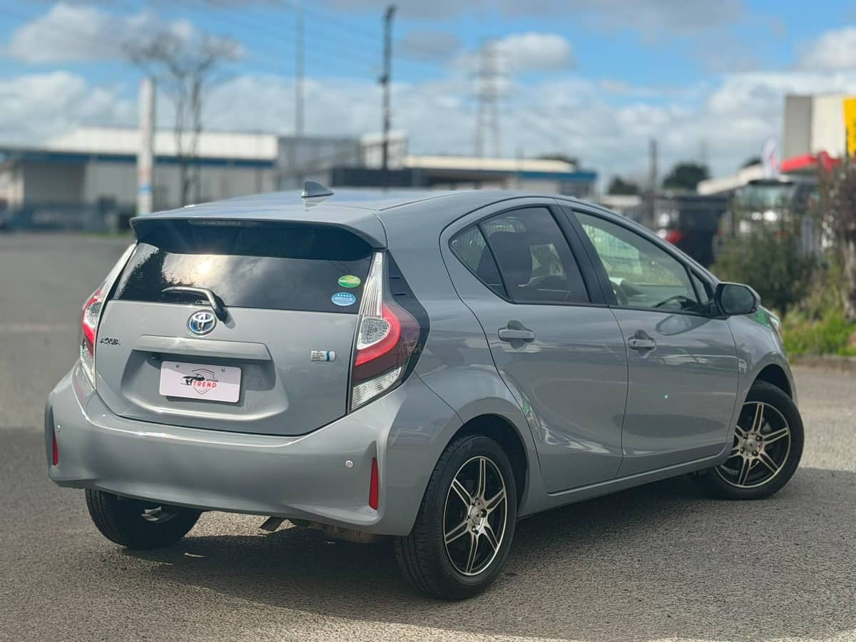 2021 Toyota Aqua photo 2