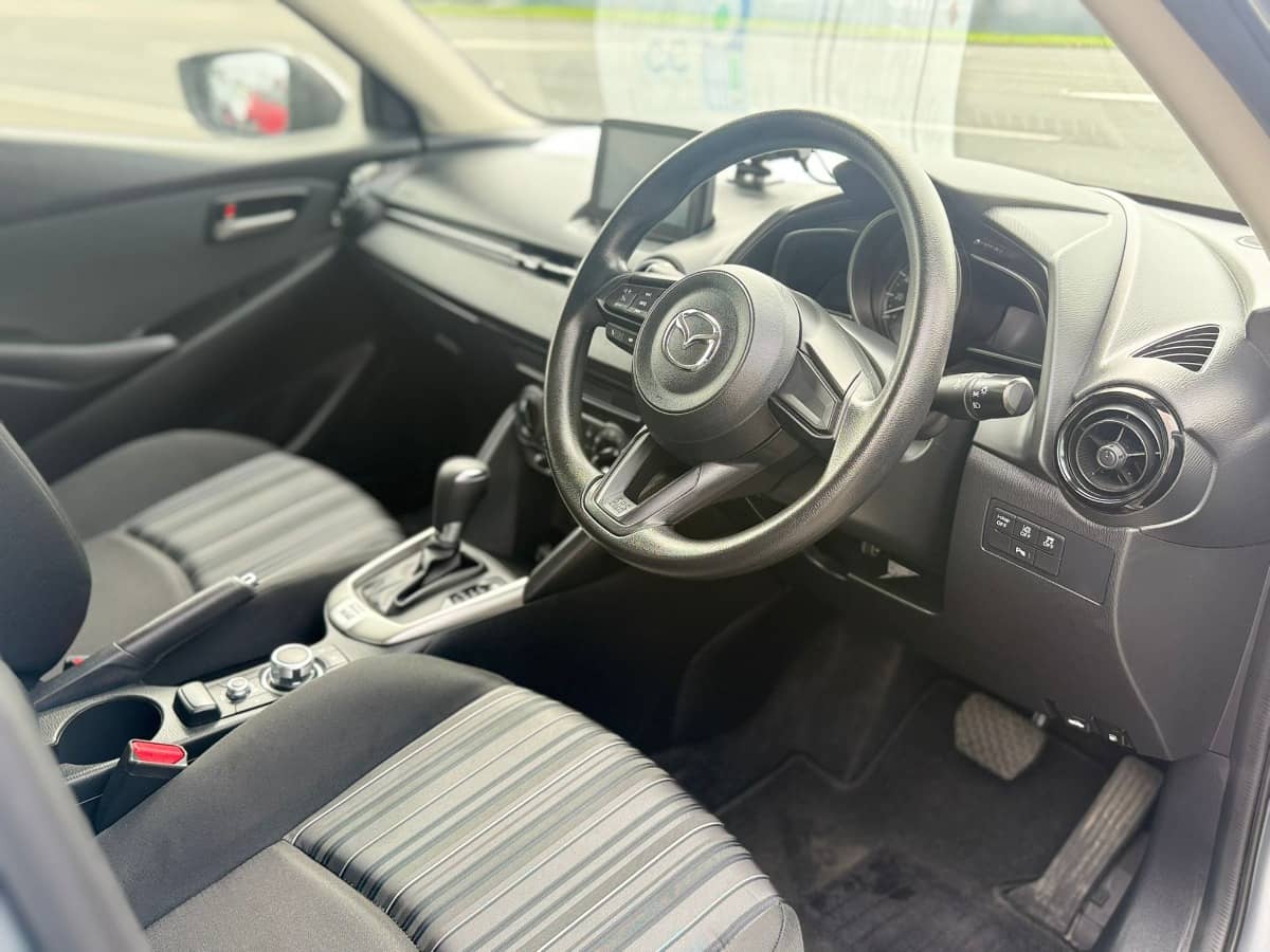 2020 Mazda 2 photo 9