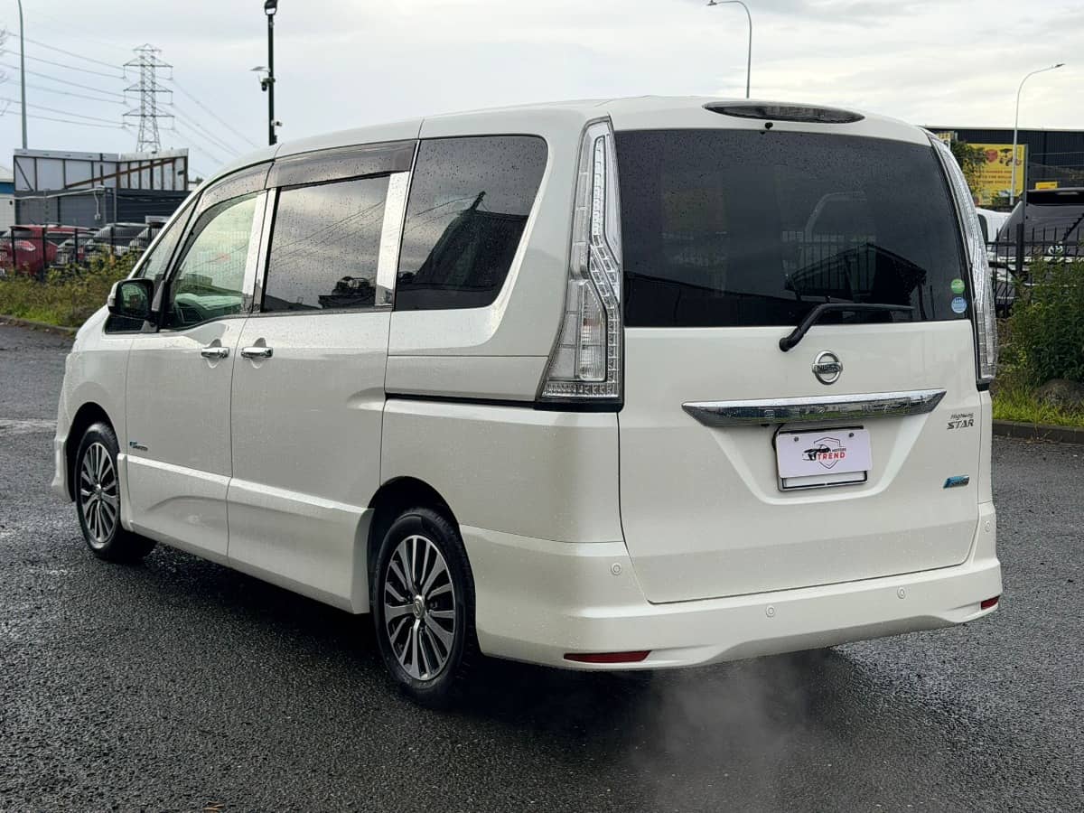 2015 Nissan Serena photo 6