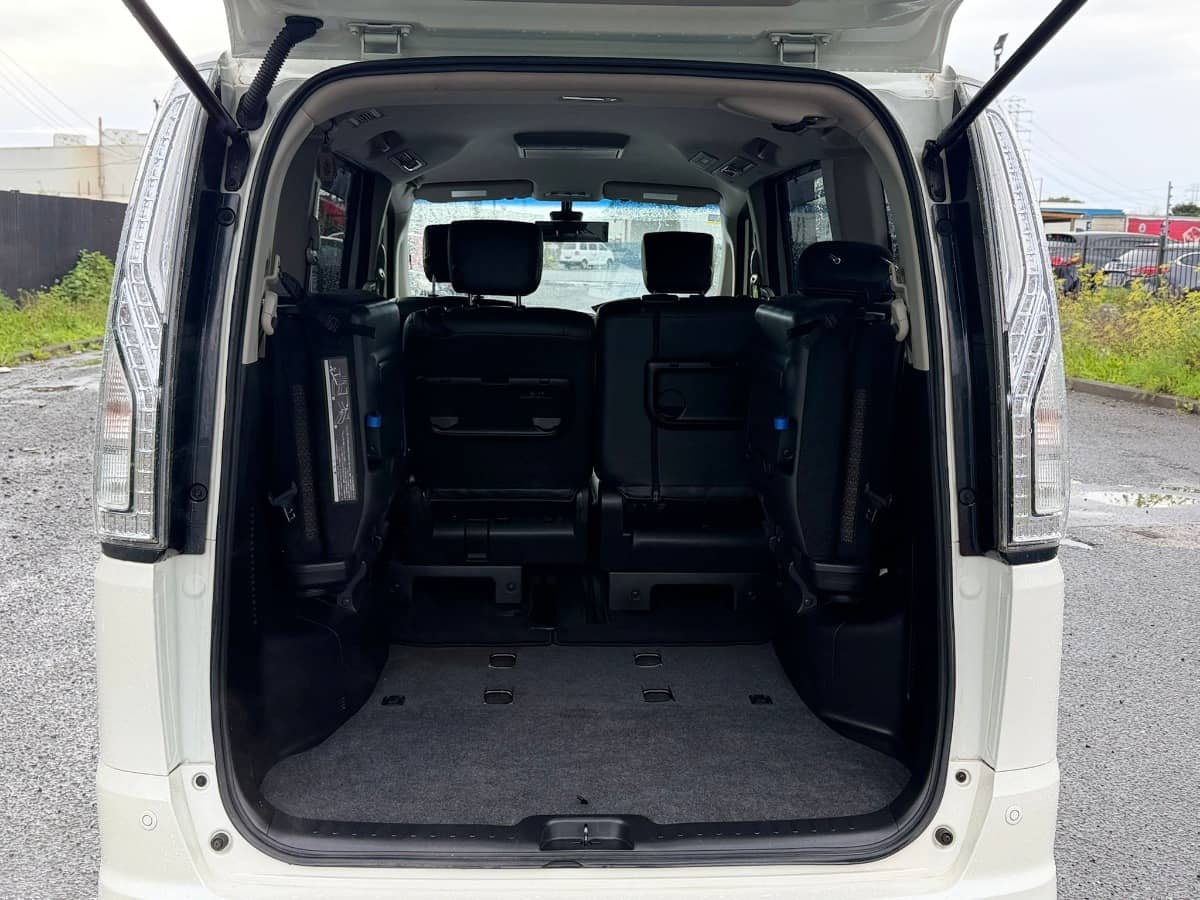 2015 Nissan Serena photo 11