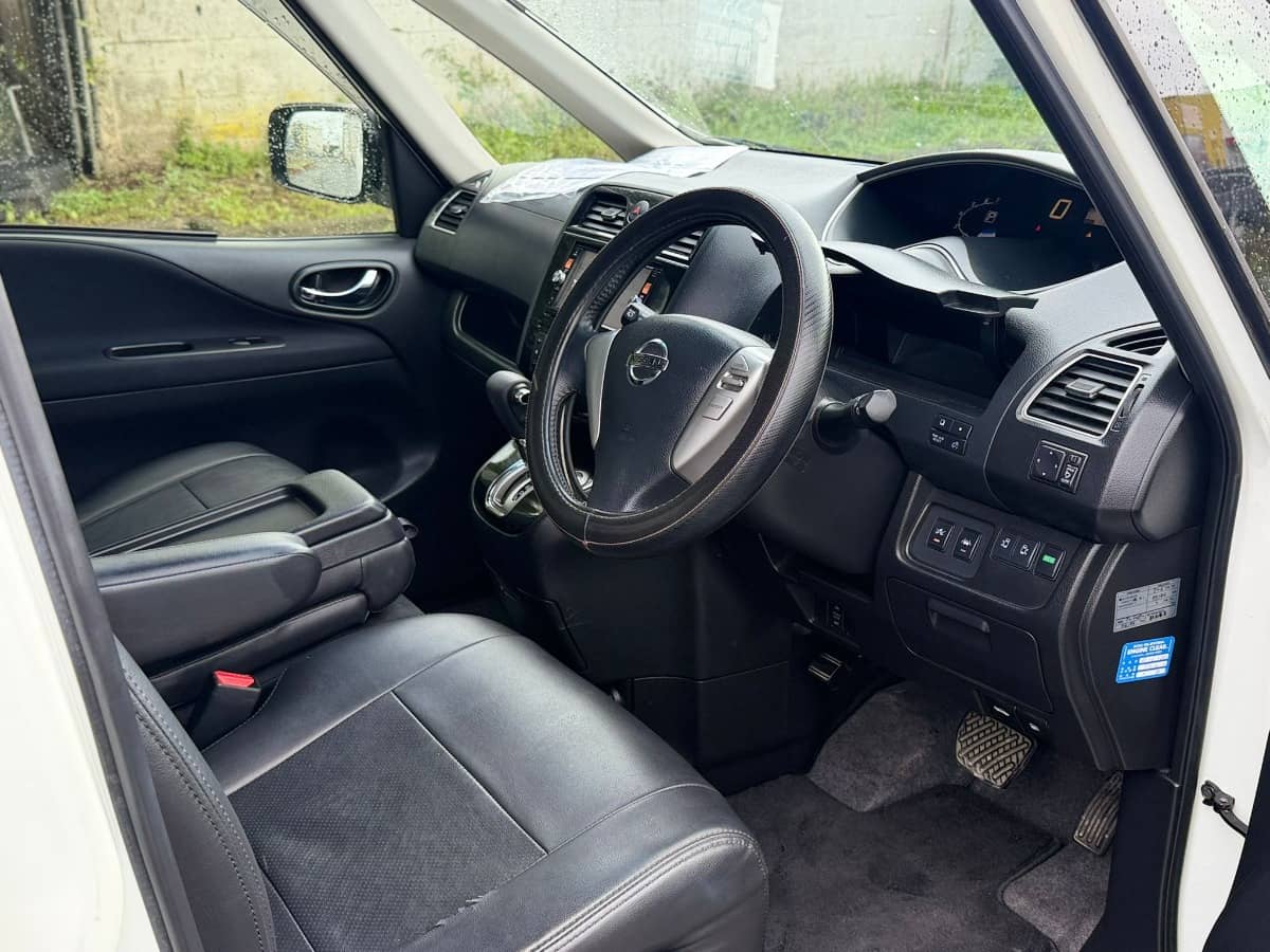 2015 Nissan Serena photo 13