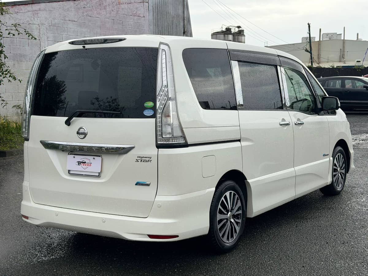 2015 Nissan Serena photo 4