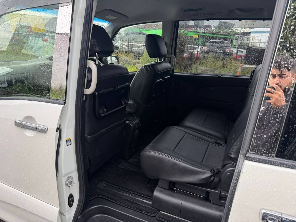 2015 Nissan Serena photo 15