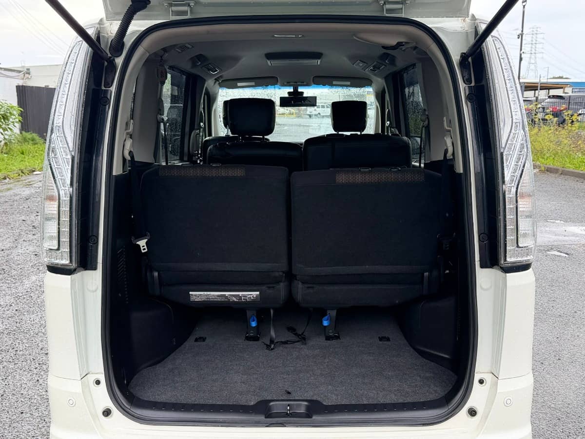 2015 Nissan Serena photo 10