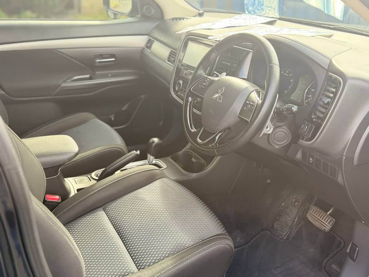 2016 Mitsubishi Outlander photo 9