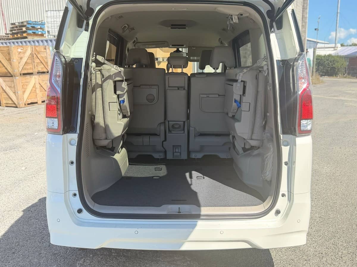 2020 Nissan Serena photo 7