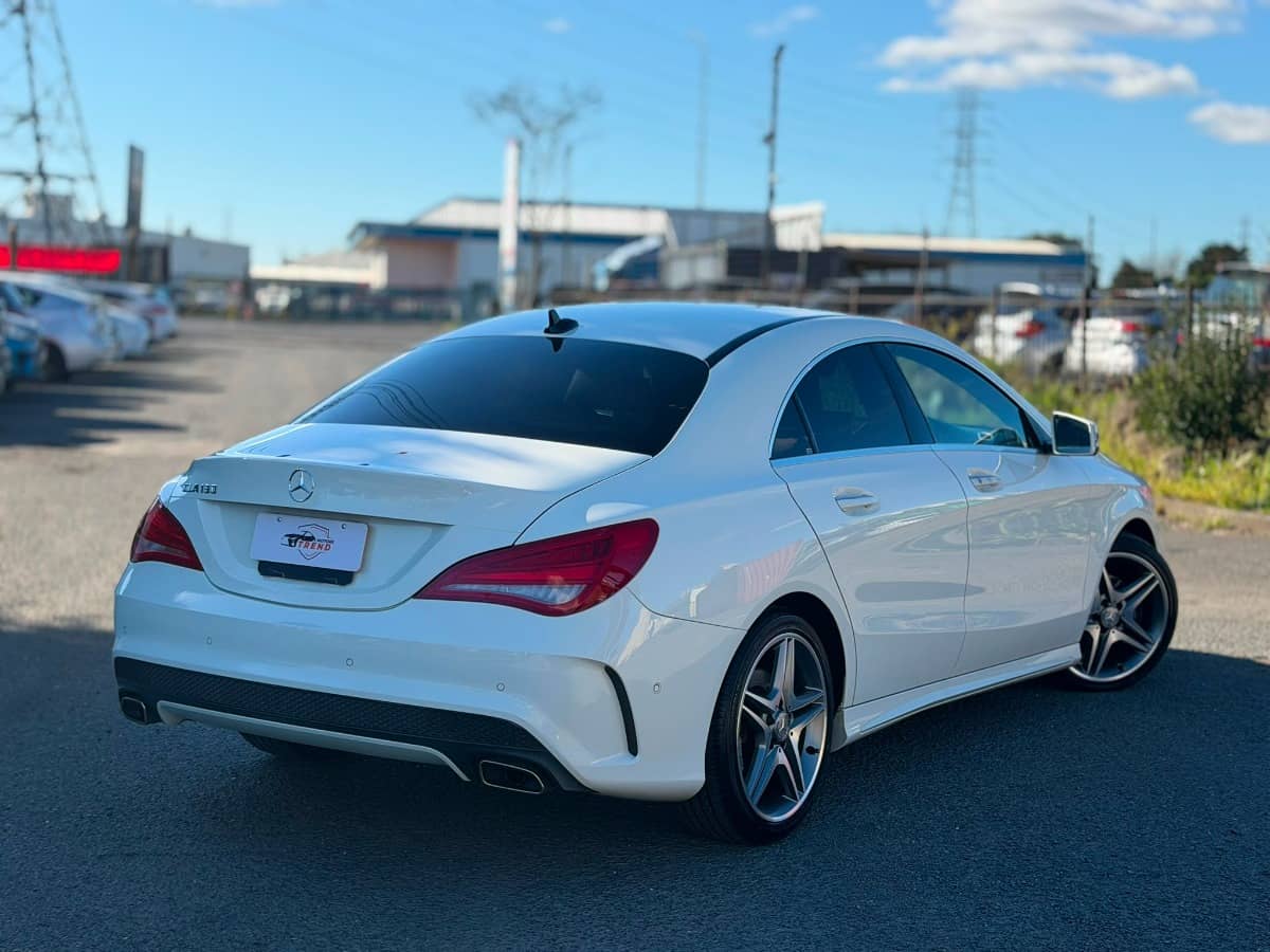 2015 Mercedes-Benz CLA 180 photo 2
