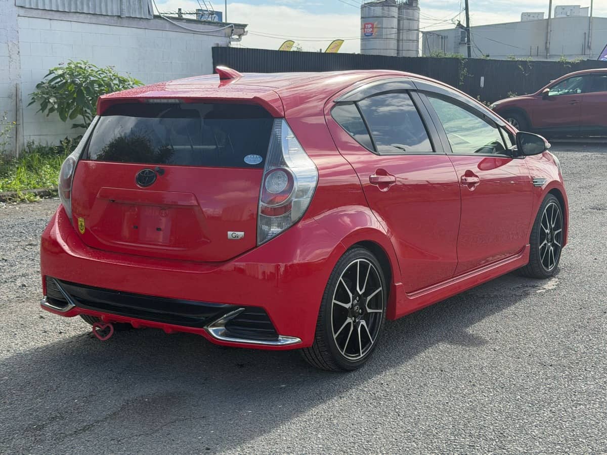 2014 Toyota Aqua photo 4