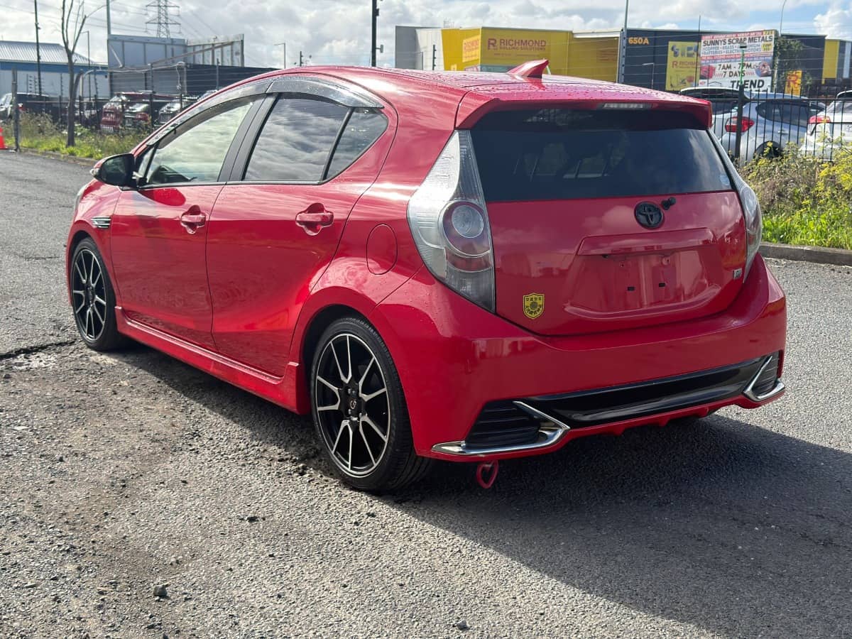 2014 Toyota Aqua photo 6