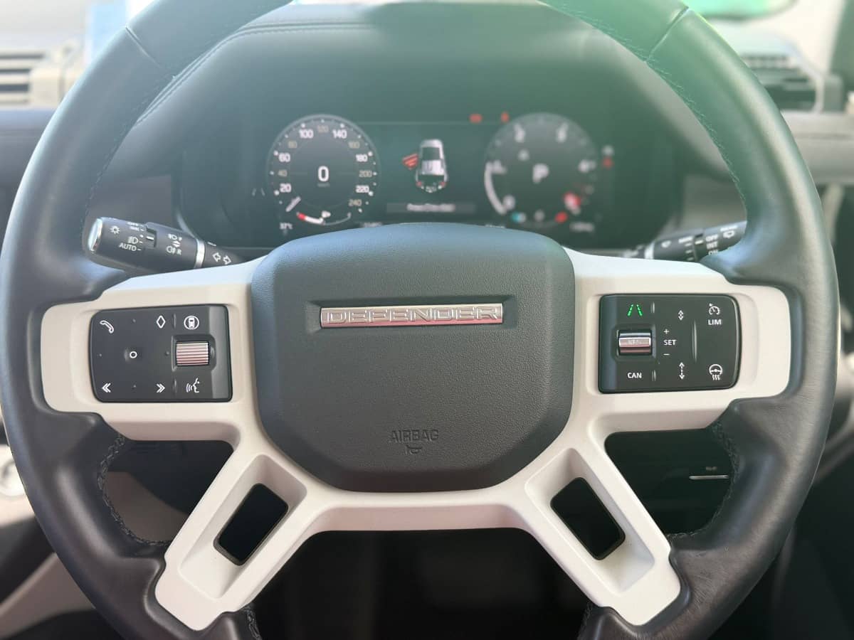 2024 Land Rover Defender photo 16