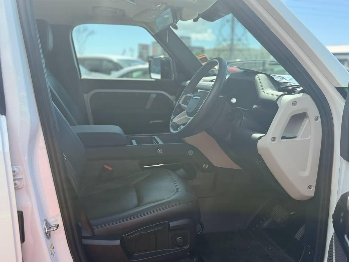 2024 Land Rover Defender photo 19