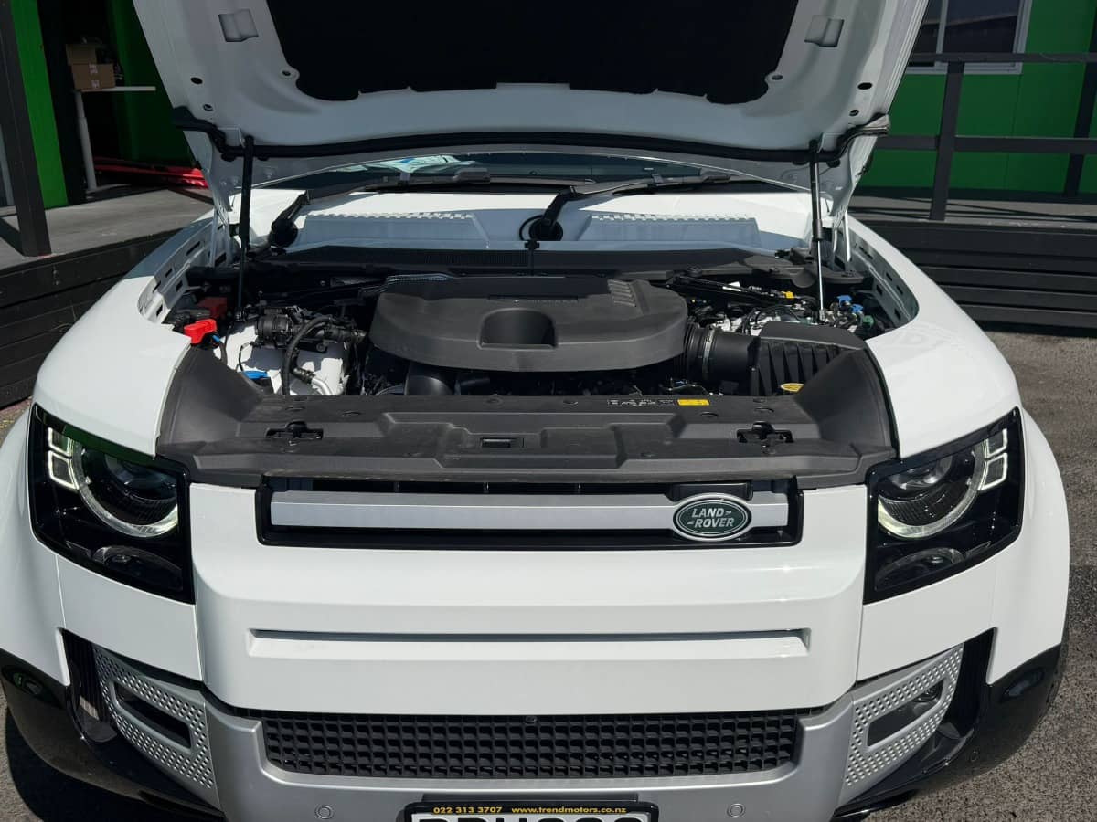 2024 Land Rover Defender photo 23