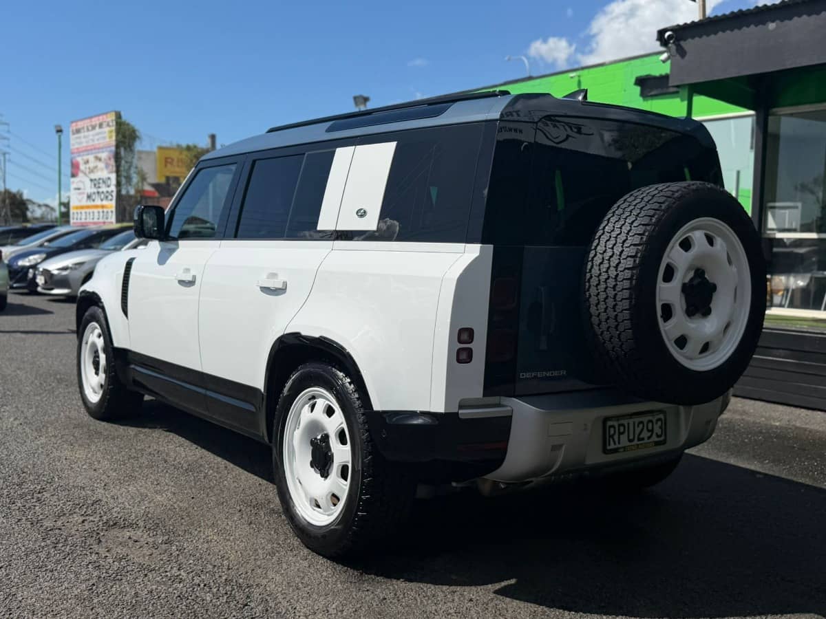 2024 Land Rover Defender photo 5