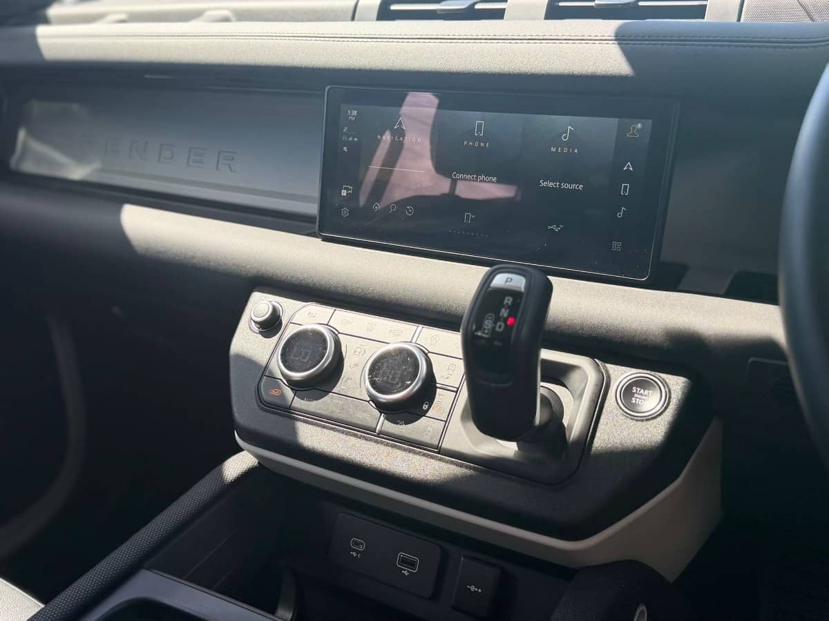 2024 Land Rover Defender photo 11