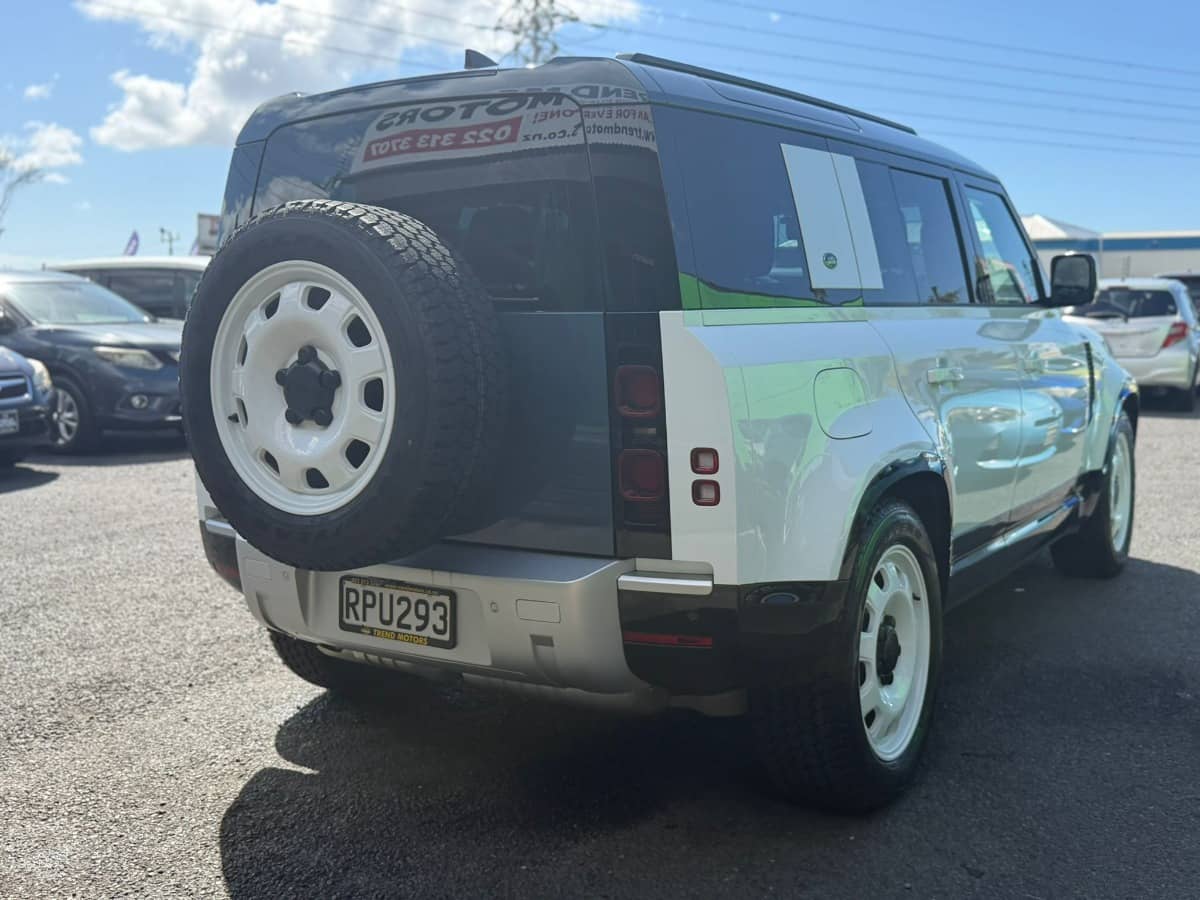 2024 Land Rover Defender photo 2
