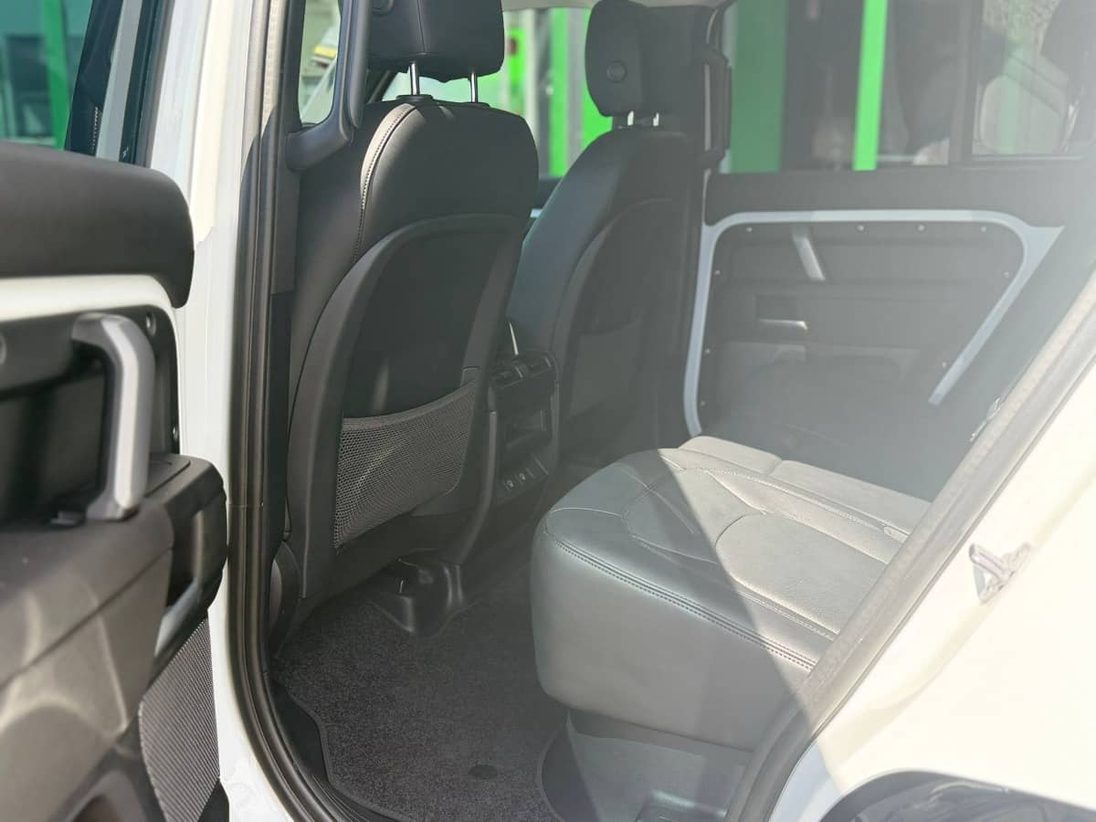 2024 Land Rover Defender photo 10