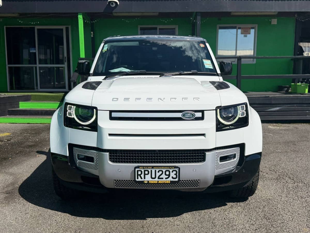 2024 Land Rover Defender photo 3