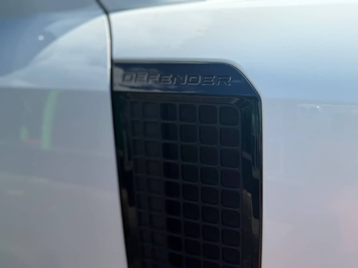 2024 Land Rover Defender photo 17
