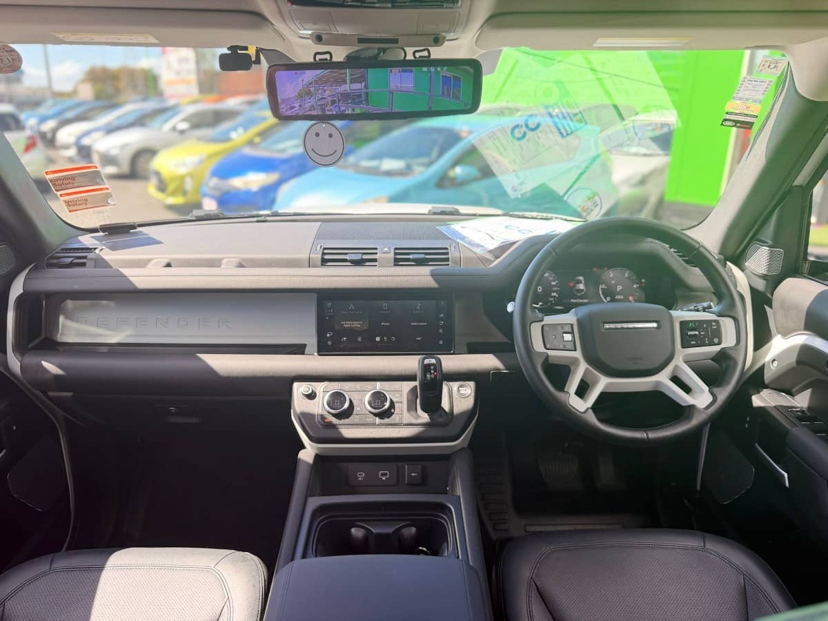 2024 Land Rover Defender photo 12