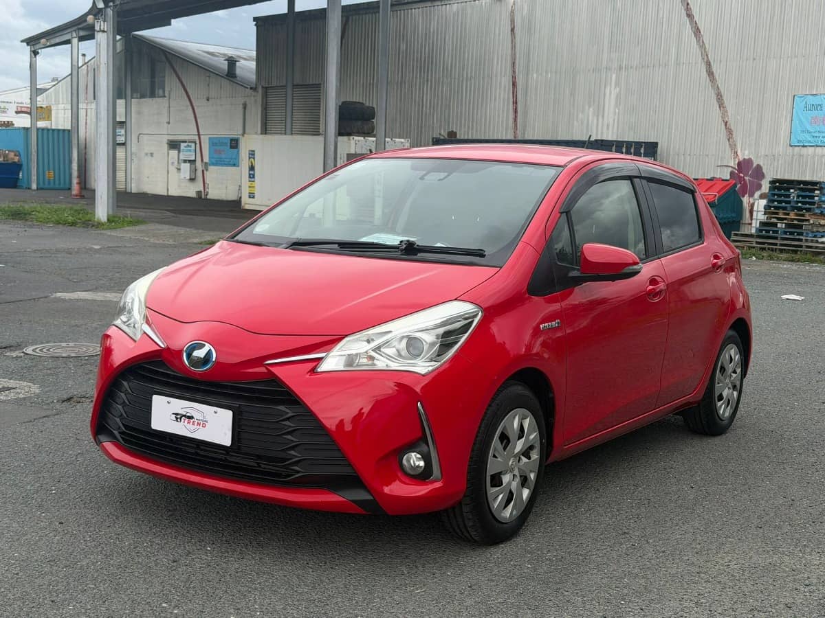 2017 Toyota Vitz photo 3