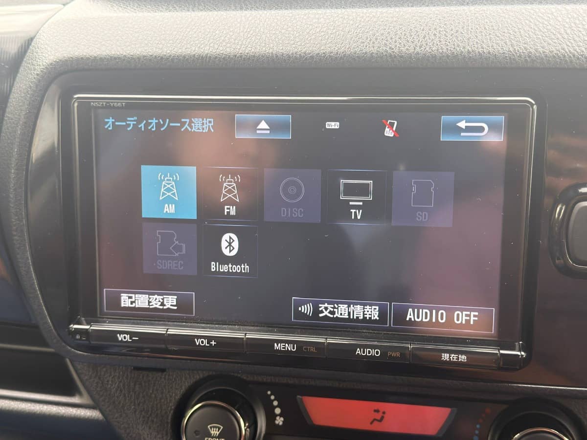 2017 Toyota Vitz photo 10