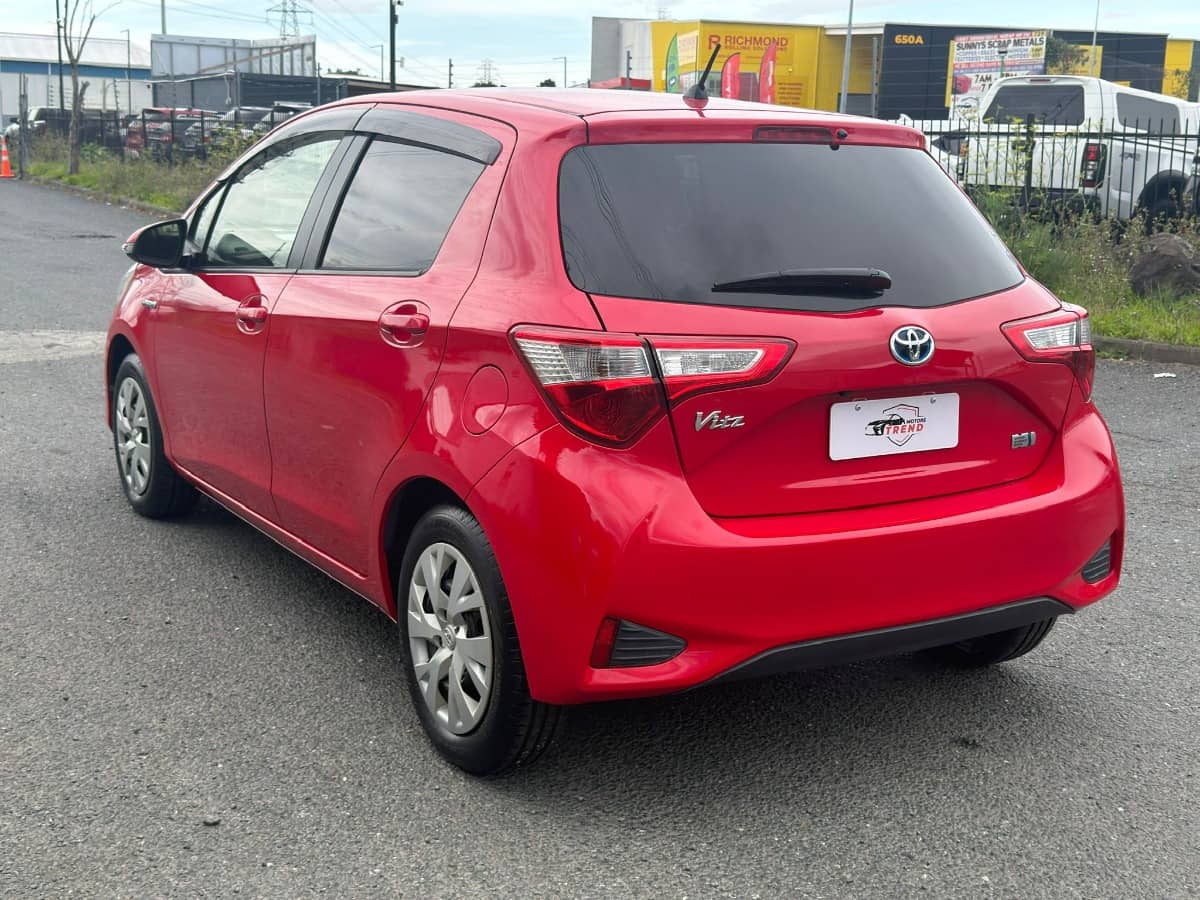 2017 Toyota Vitz photo 4