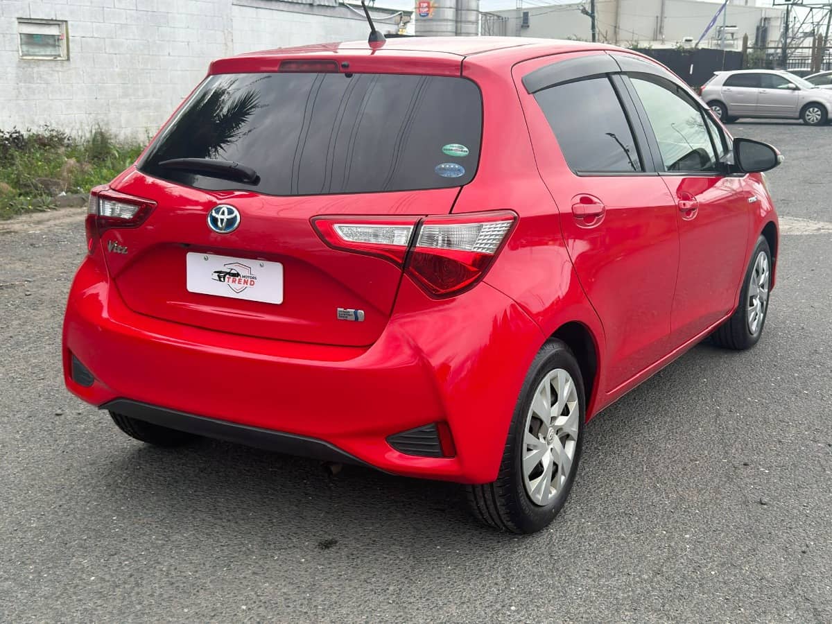 2017 Toyota Vitz photo 6