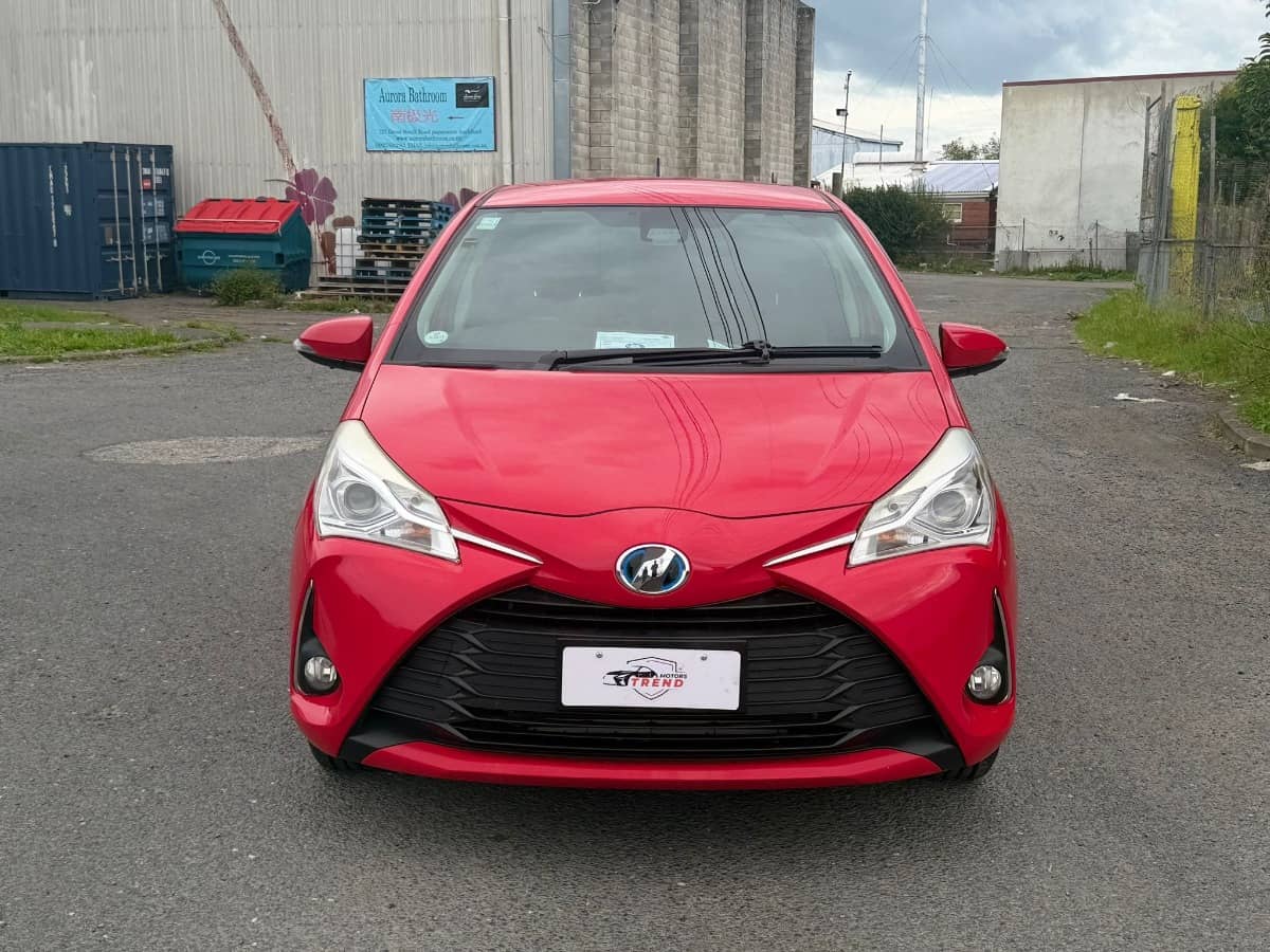 2017 Toyota Vitz photo 7