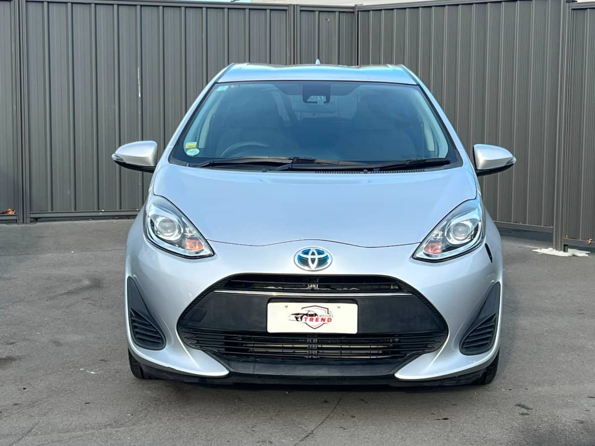 2017 Toyota Aqua photo 2