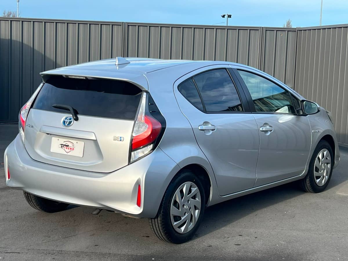 2017 Toyota Aqua photo 4