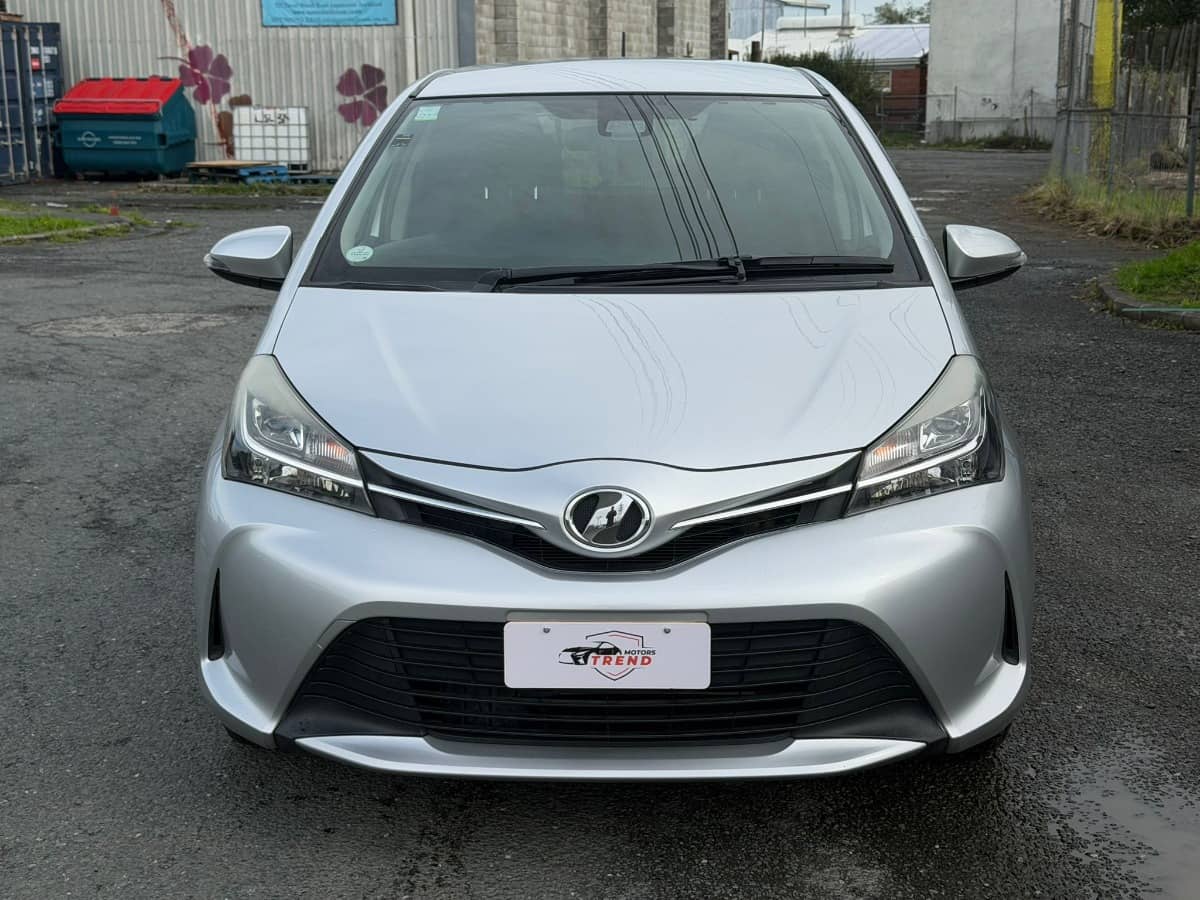 2015 Toyota Vitz photo 5