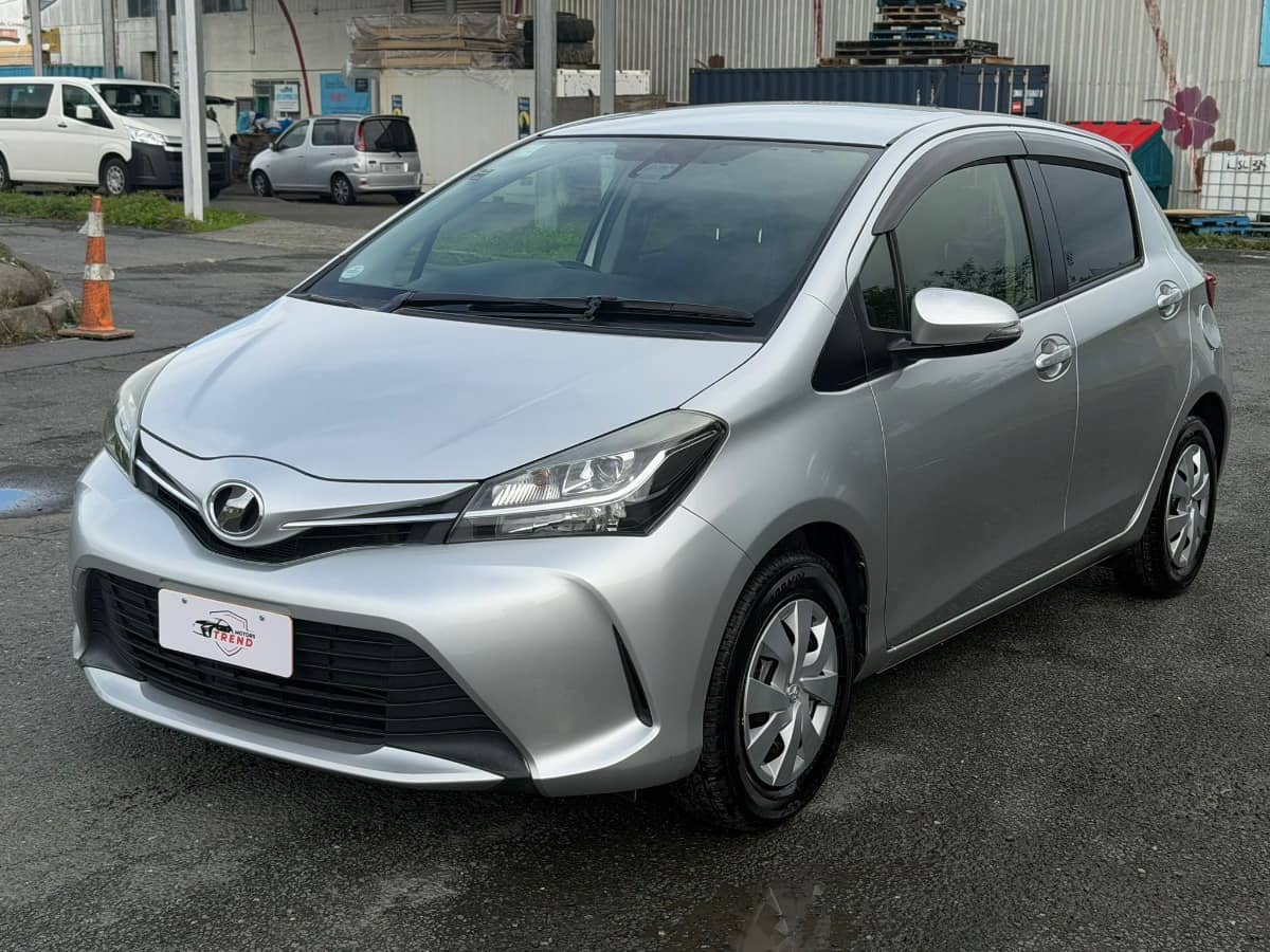 2015 Toyota Vitz photo 7