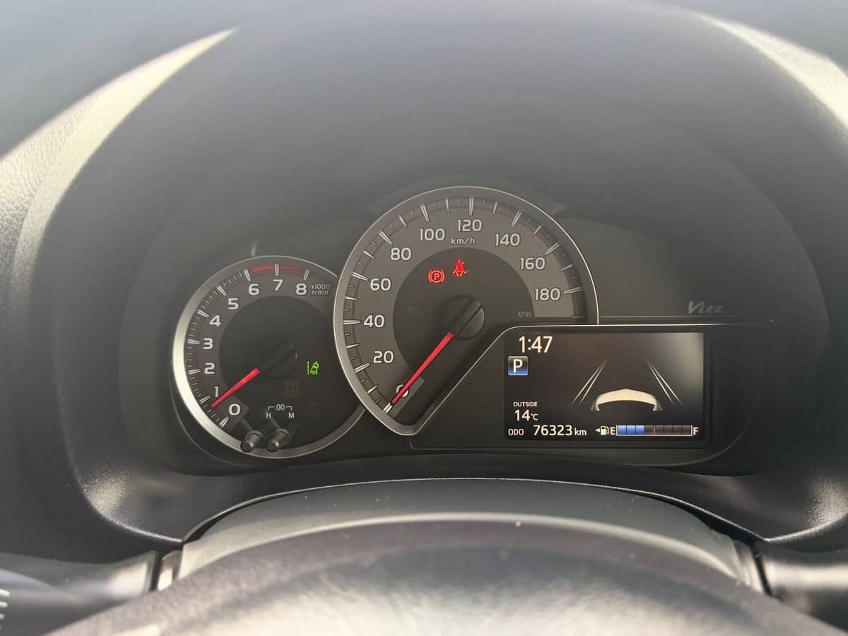 2015 Toyota Vitz photo 13