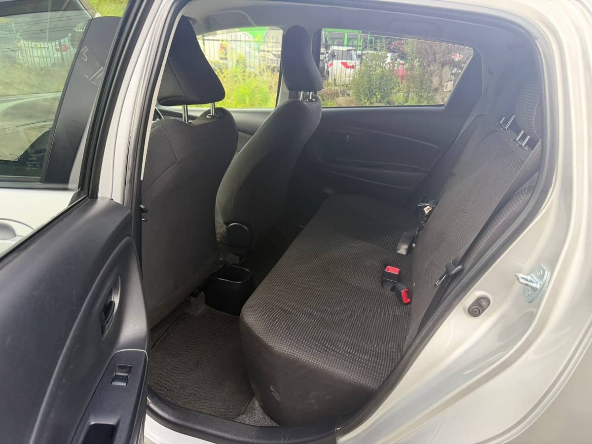 2015 Toyota Vitz photo 15