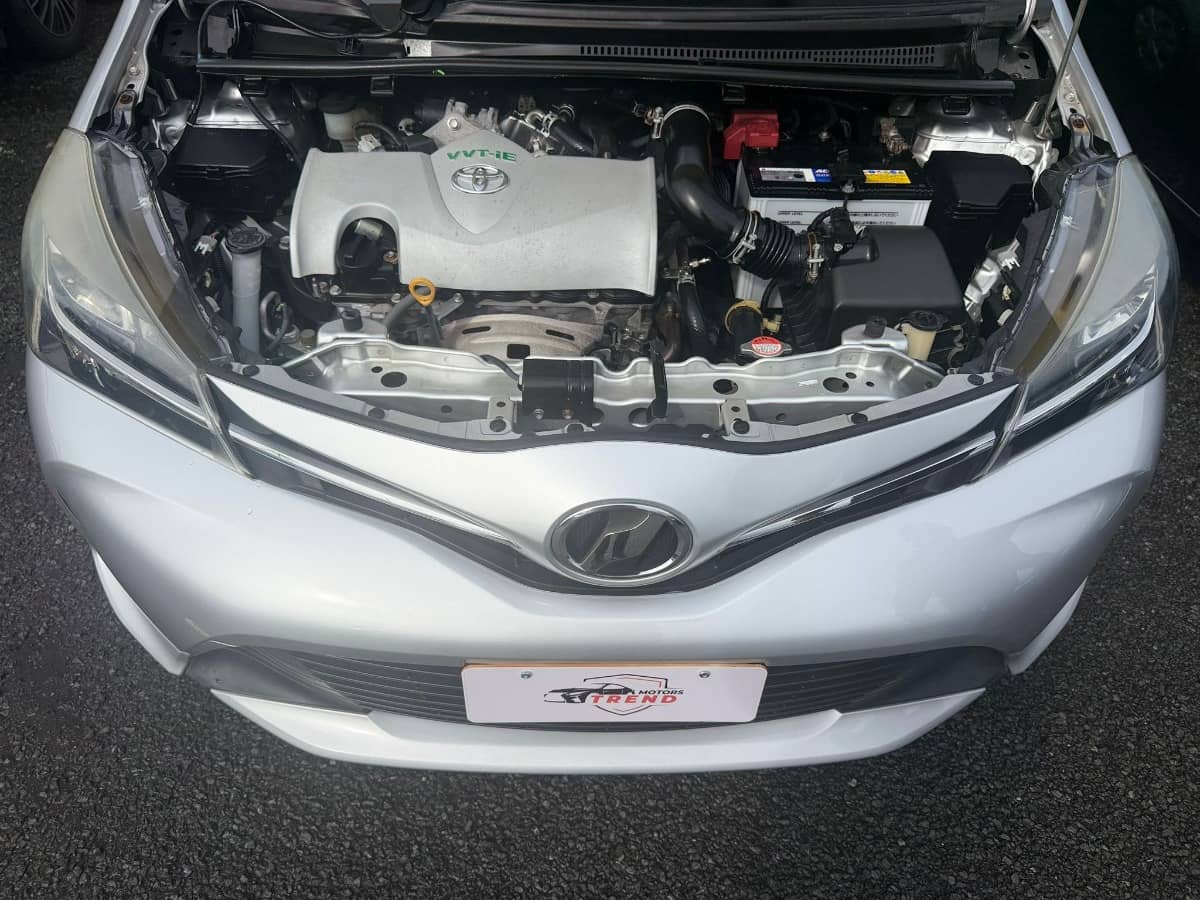 2015 Toyota Vitz photo 17
