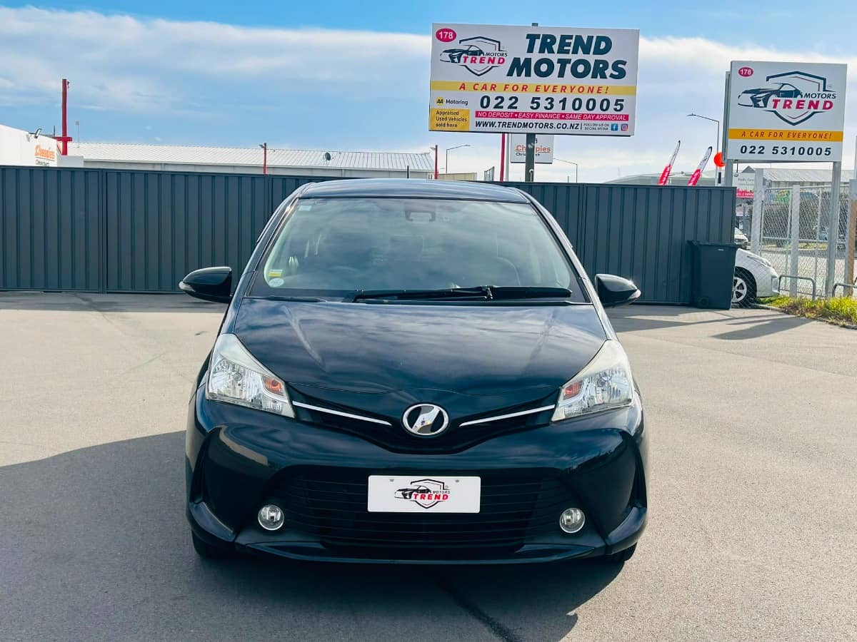 2017 Toyota Vitz photo 3