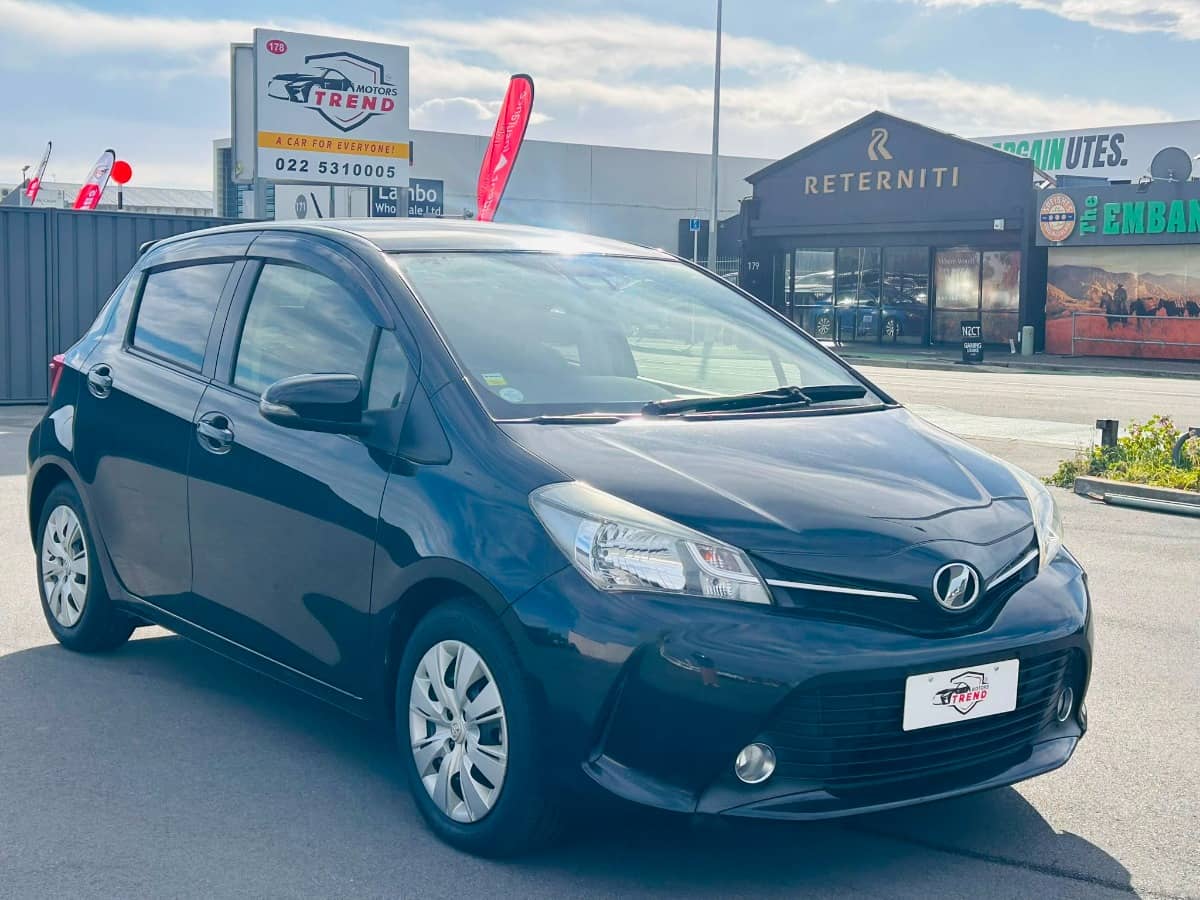 2017 Toyota Vitz photo 4