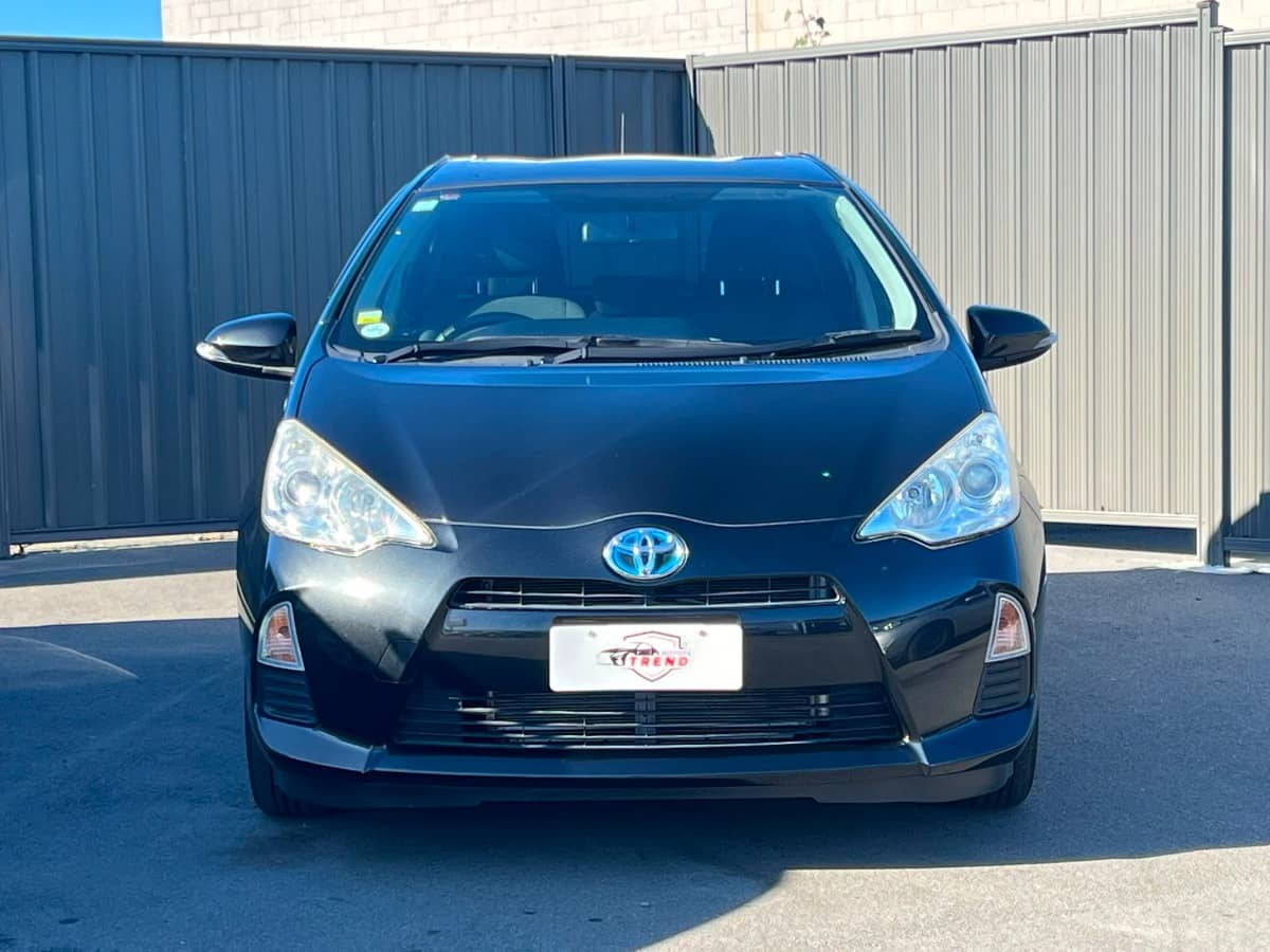 2015 Toyota Aqua photo 2