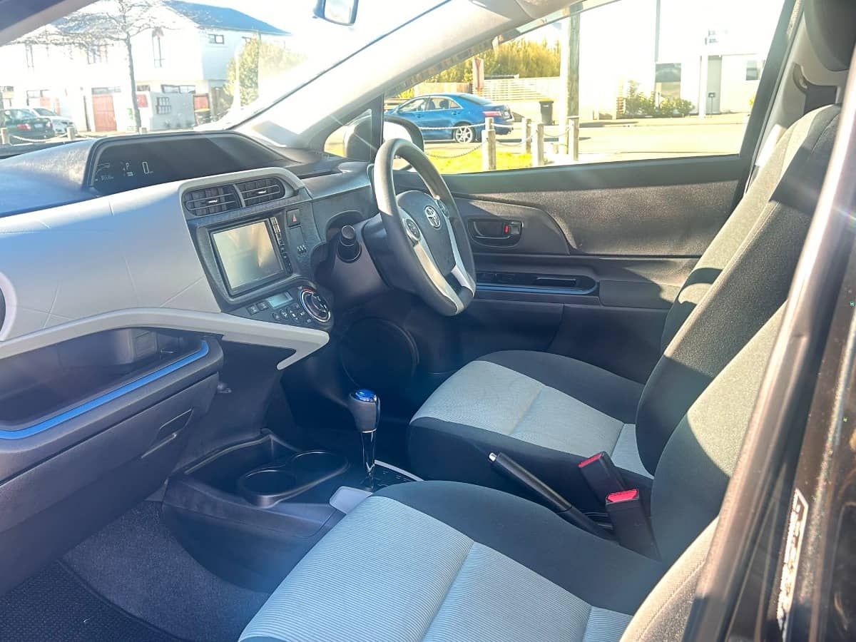 2015 Toyota Aqua photo 10