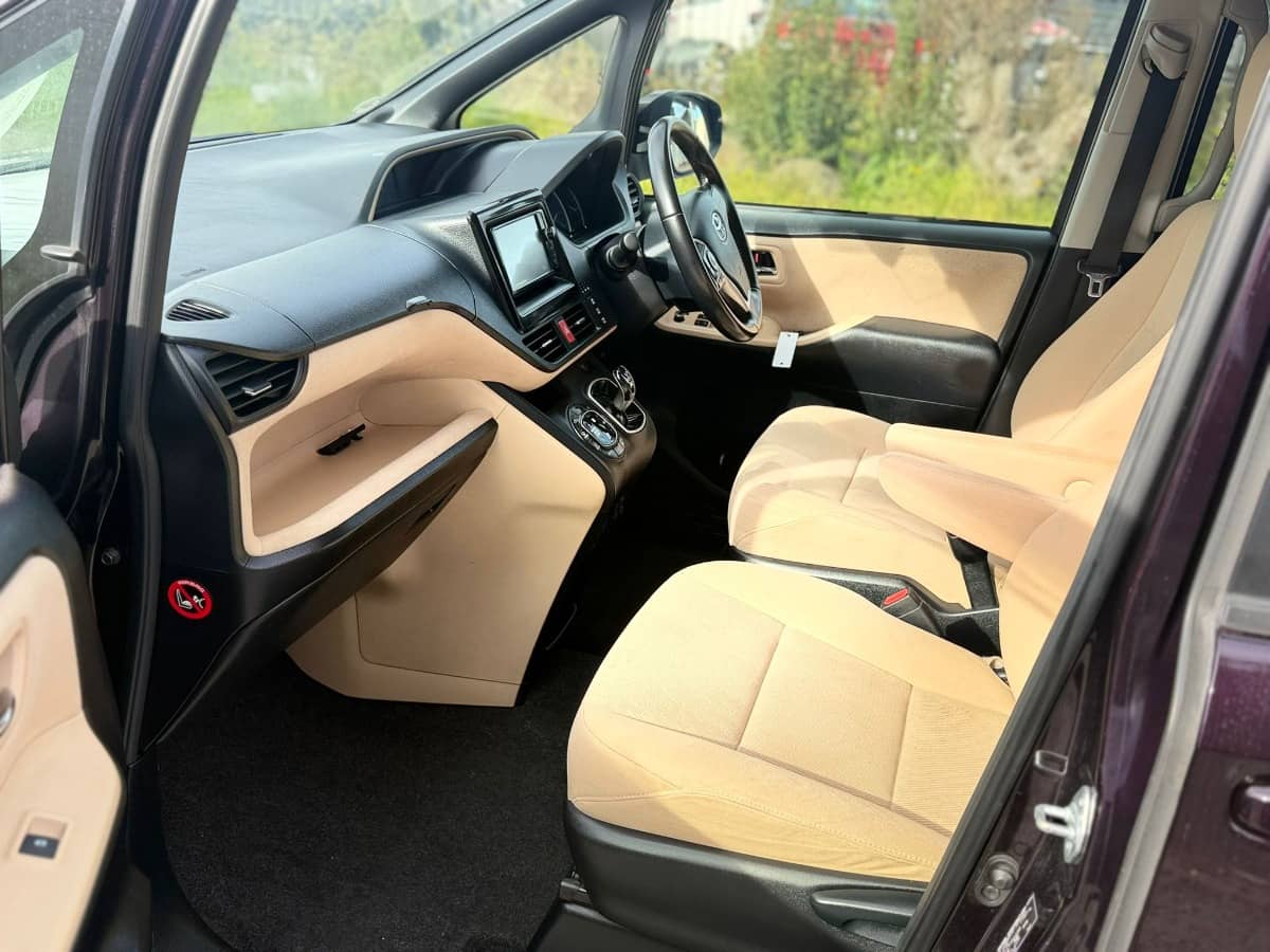 2015 Toyota Noah photo 9