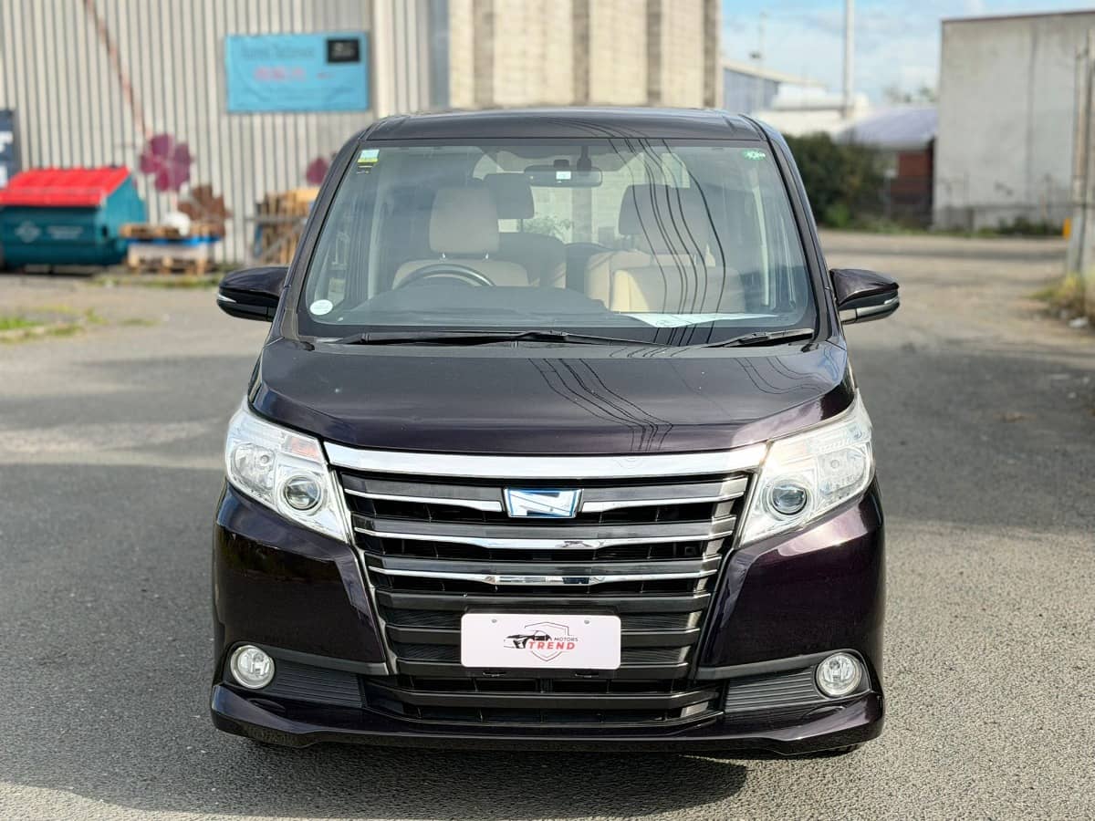 2015 Toyota Noah photo 6