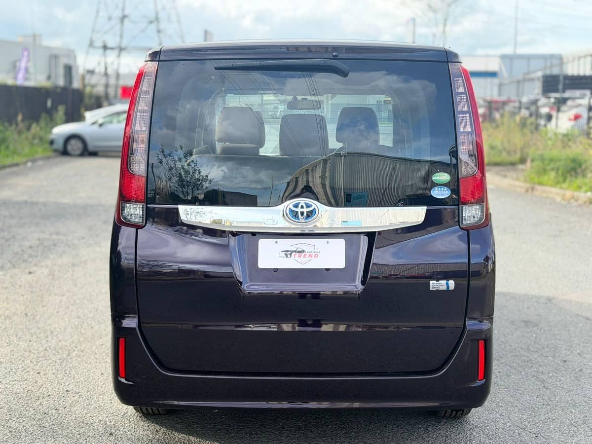2015 Toyota Noah photo 5