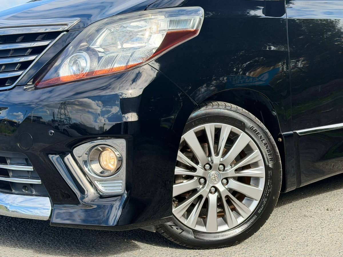 2015 Toyota Alphard photo 21