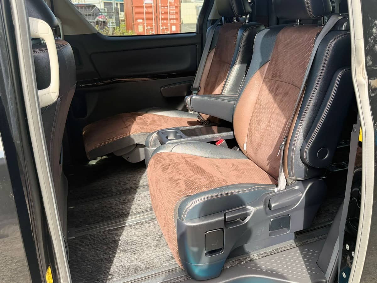 2015 Toyota Alphard photo 16