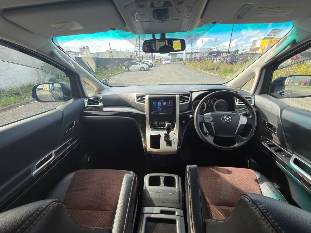 2015 Toyota Alphard photo 13