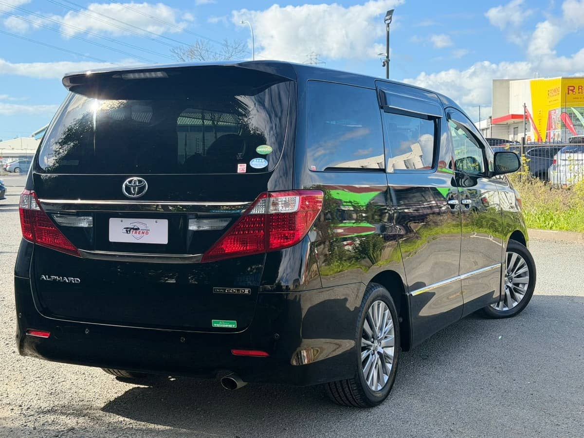 2015 Toyota Alphard photo 2