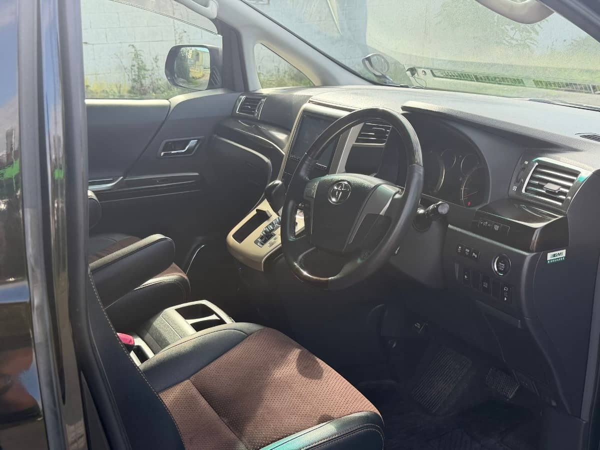 2015 Toyota Alphard photo 18