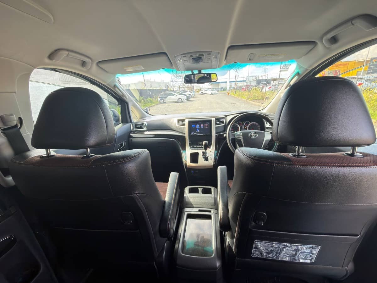 2015 Toyota Alphard photo 14