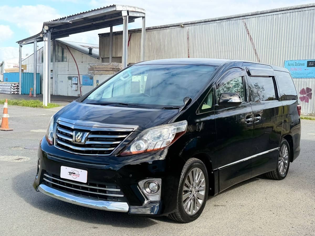2015 Toyota Alphard photo 3