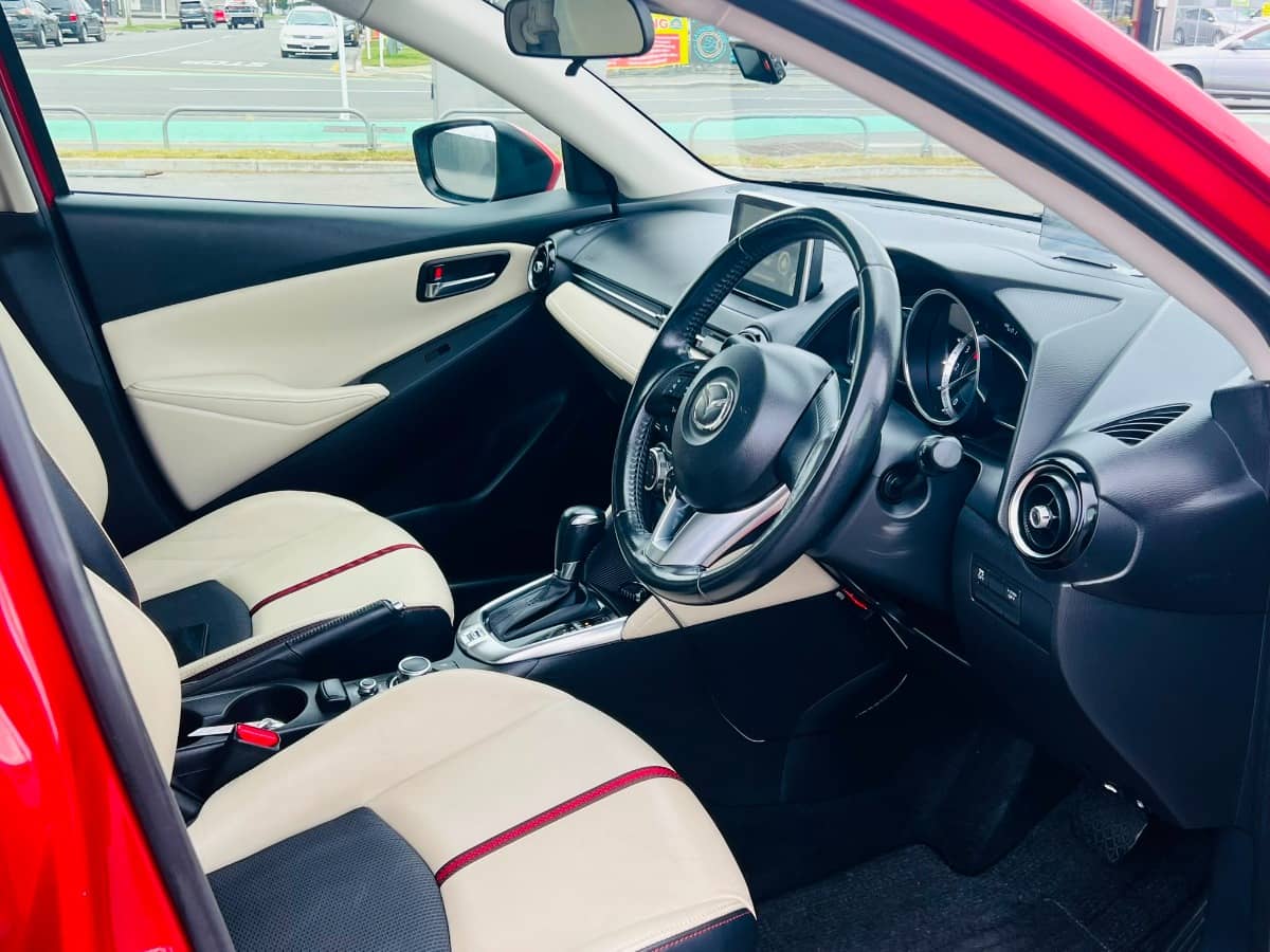2015 Mazda Demio photo 8
